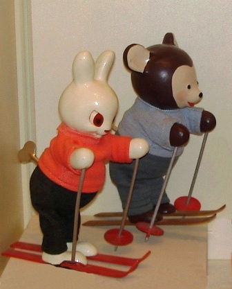 Заводные игрушки заяц и мишка на лыжах