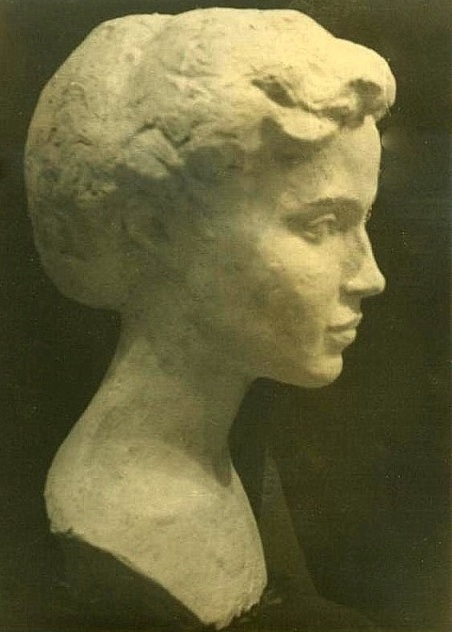 side view of Elya Keldysh portrait